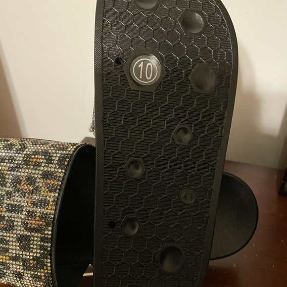 Slides with rubber bottoms - Picture 4 of 4